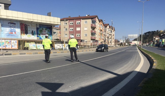 Kurallara uymayan 58 vatandaşa toplam 182.700 tl ceza kesildi..