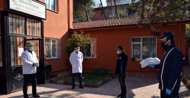 Alaplı Belediye'sinden sağlık merkezlerine maske..