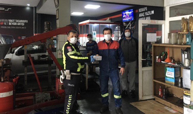 Ereğli Emniyeti 10 bin adet maske dağıttı..