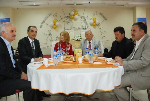 ?BİZ BİR AİLEYİZ?