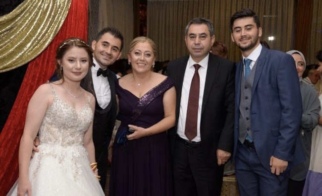 İlkokul aşıkları evleniyor..