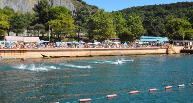 Belediye plajı dolup taşıyor !