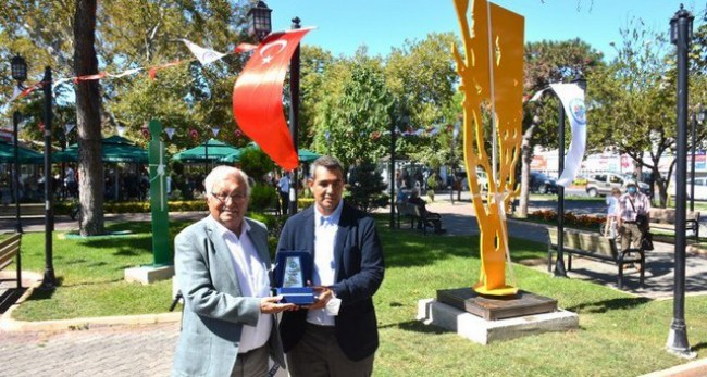 Ereğli’ye hediye iki çelik heykel