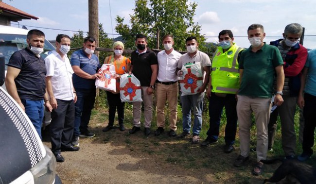 Hacı Uslu köyü dayanışma derneği 100 öğrencinin yüzünü güldürdü..