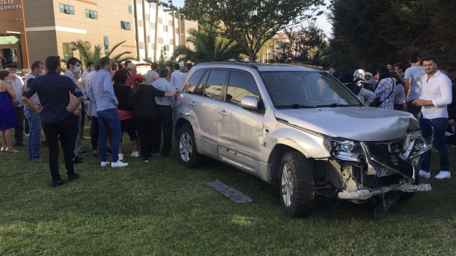 Son Dakika... Araç kontrolden çıktı, sahil bandına daldı!..