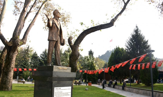 İlk jöntürk Tunalı Hilmi Ereğli’de ölümsüzleşti