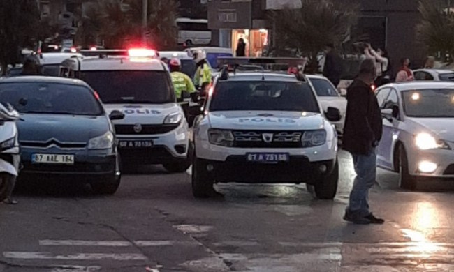 Yolayrımında kavga.. Ekipler olay yerinde..