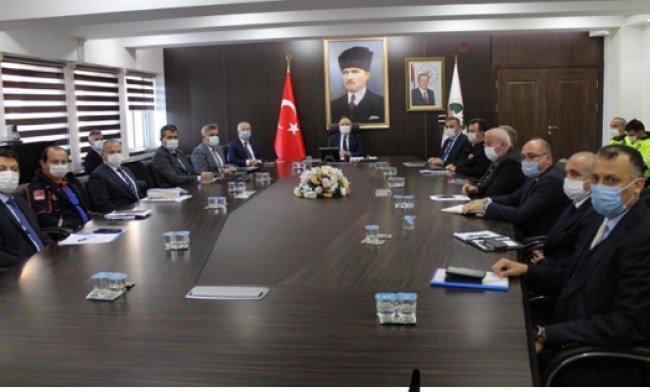 Trafik tedbirleri toplantısı Vali Tutulmaz başkanlığında yapıldı