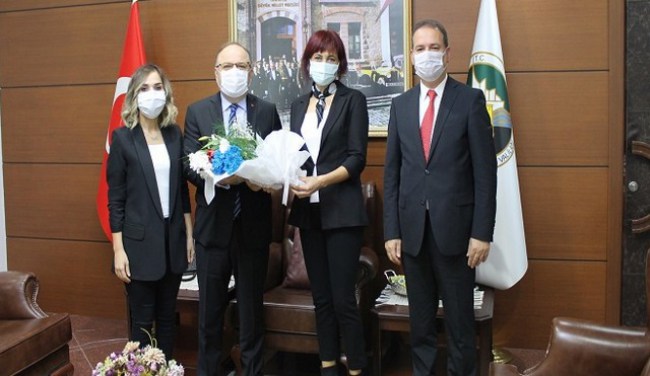 Yılın öğretmenine Vali Tutulmaz'dan başarı belgesi