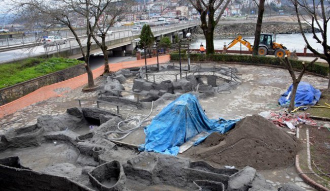 Çay bahçesi ve yapay şelale yenileniyor