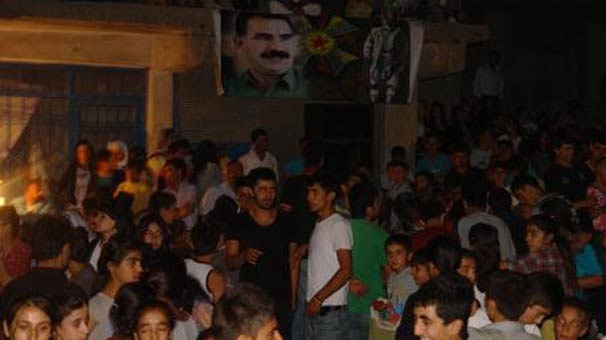 Bir yanda operasyon bir yanda kutlama