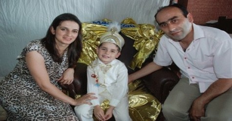 Küçük Zobar erkekliğe ilk adımını attı