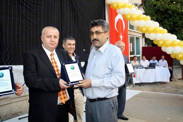 EML?den Yazıcıoğlu?na plaket