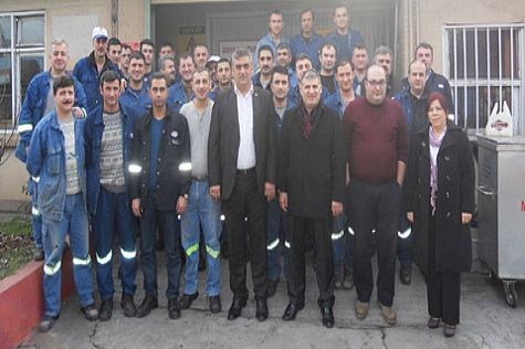 Kademe atlayan işçiler kutlama yaptı..