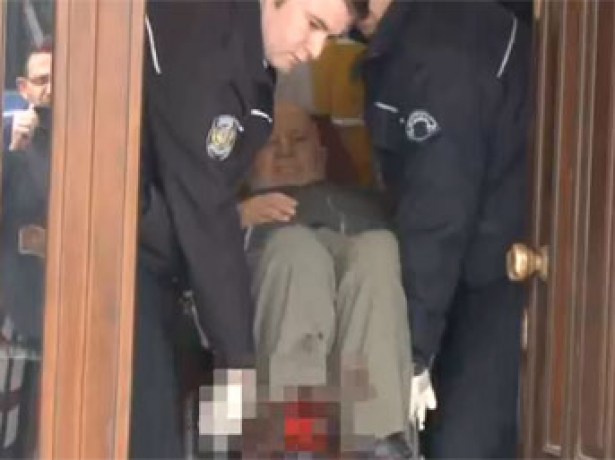 Yeğenini öldürdü, babasını ağır yaraladı