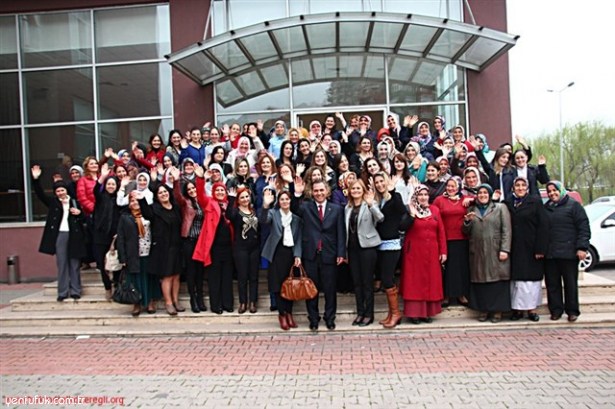 ERDEMİR'Lİ KADINLARDAN, GENÇ BAŞKAN'A TAM DESTEK..