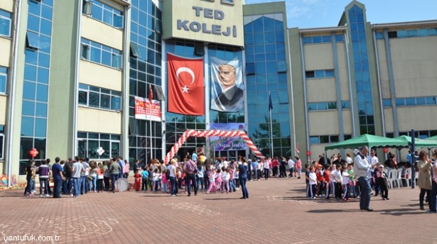 TED KOLEJİNDEN "BİR EREĞLİ AKŞAMI" SAHNE GÖSTERİSİ