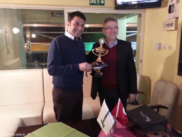 ÖDÜLÜNÜ, GENÇER'İN ELİNDEN ALDI..