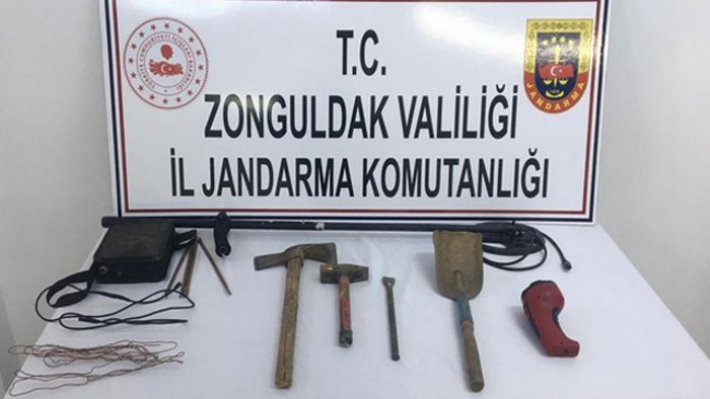 Defineciye şuç üstü!..