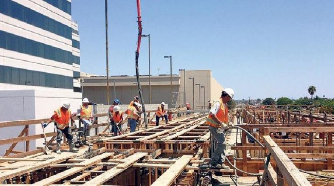 Güven endeksi hizmet sektöründe yükseldi, perakende ticaret ve inşaat'ta düştü..