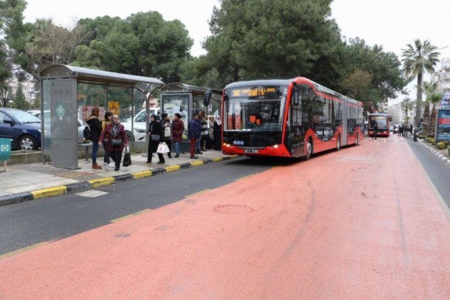 Manisa'da sağlık çalışanlarına ücretsiz ulaşım hizmeti devam ediyor