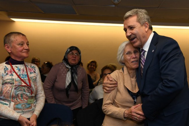 Ege 3. Yaş Üniversitesi'nde 60 yaş üstü eğitimleri sürüyor