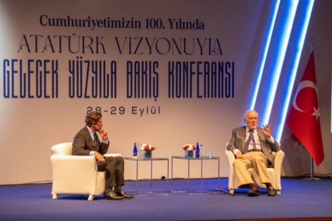 İş Bankası'nın Uluslararası Atatürk Konferansı devam ediyor
