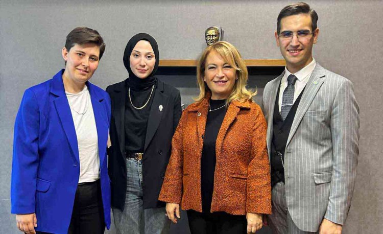 Genç aday İYİ Parti Genel merkezinde