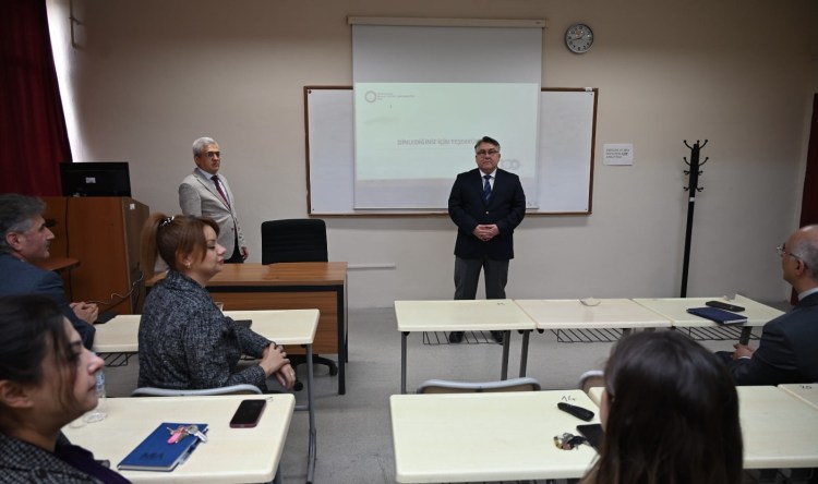 Rektör Özölçer, İletişim Fakültesinin Akademik Genel Kurul toplantısına katıldı