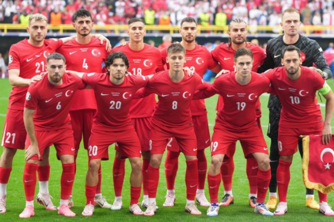 Çayırova'da milli maç heyecanı dev ekranda yaşanacak