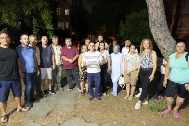 AK Parti Marmaris'ten belediyenin satış kararına gece eylemi