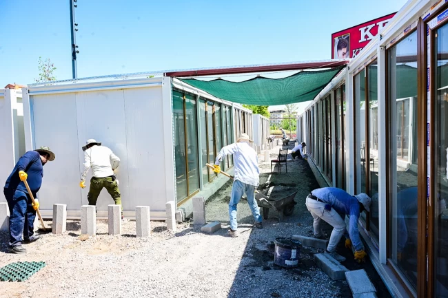 Malatya Millet Bahçesi'ndeki Konteyner Çarşı'ya Büyükşehir desteği