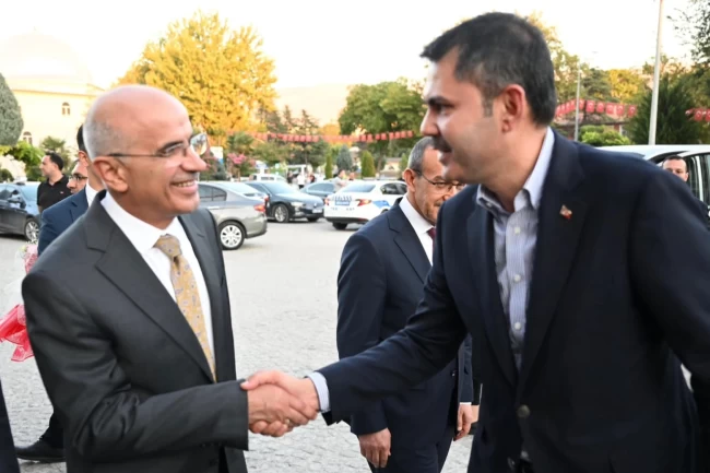 Bakan Kurum Malatya Büyükşehir Belediye Başkanı Sami Er'i ziyaret etti
