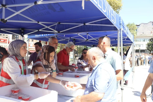 İzmit depremde hayatını kaybeden vatandaşları unutmadı