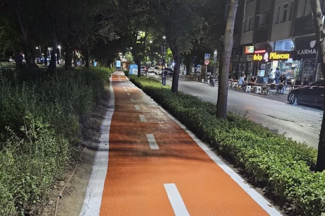 Kocaeli Cumhuriyet Bulvarı'nda bisiklet yolu yenilendi