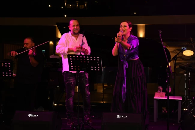 Bodrum Turgutreis'te Zuhal Olcay'dan unutulmaz gece