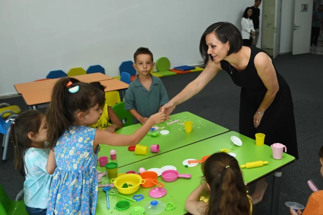İzmir Karabağlar'dan personel çocuklarına "Oyun Durağı"
