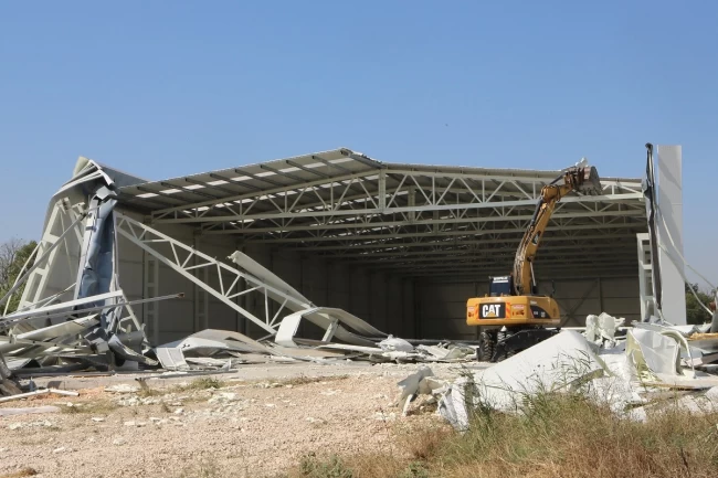 Bursa Nilüfer'de iki kaçak yapı daha yerle bir edildi