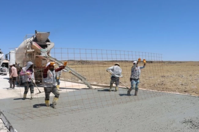 Siverek'te çelik hasırlı beton yol uygulaması