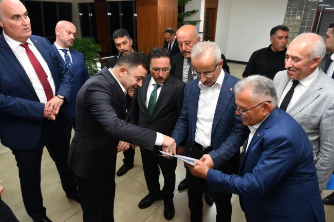Kayseri OSB Başkanı Yalçın, Bakan Uraloğlu'na sanayicinin taleplerini içeren dosya sundu
