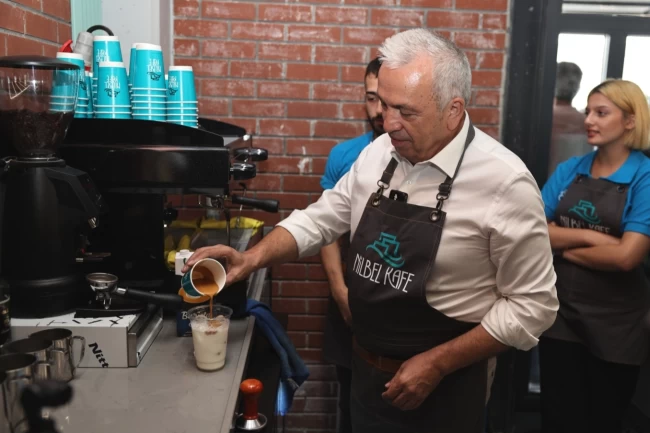 Nilüferliler'in yeni buluşma noktası 'Nilbel Kafe' hizmette... Kahveler Başkan'dan