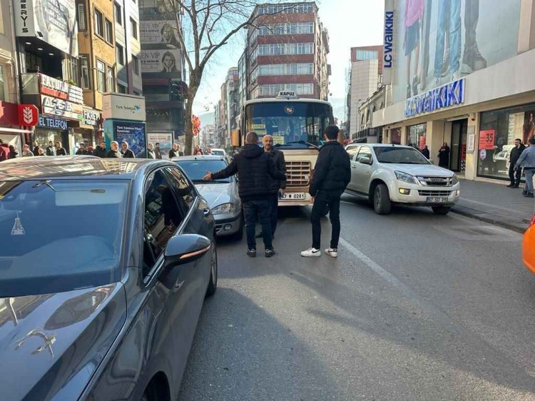 Gazipaşa caddesi karıştı, Yaralılar var.