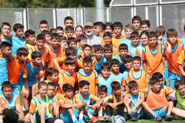 Başkan Çolakbayrakdar'dan öğrencilere müjde