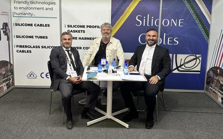 Güney Afrika Cumhuriyeti Ticaret Müşaviri Elcab Kablo standında