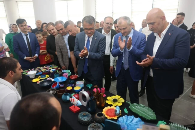 Çayırova'da engelsiz sergi