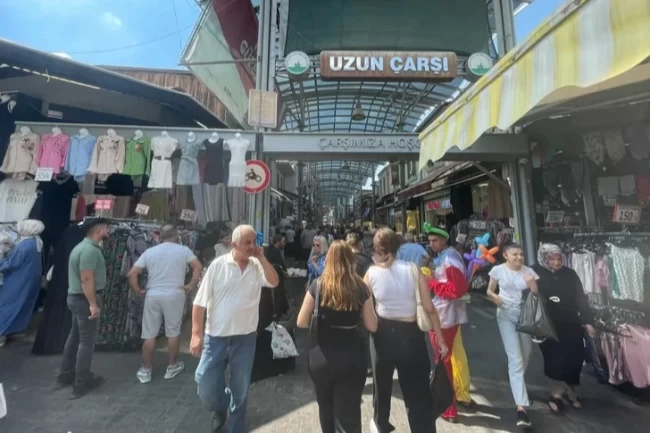Bursa Kapalıçarşı'da sezon sonu yoğunluğu