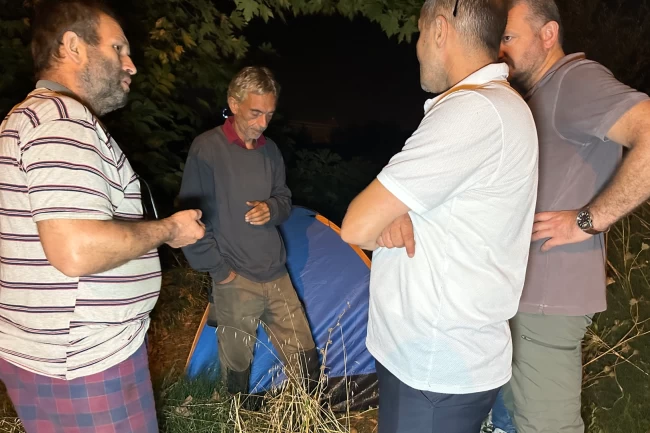 Düzce'de Hollandalı gezgine polis sahip çıktı