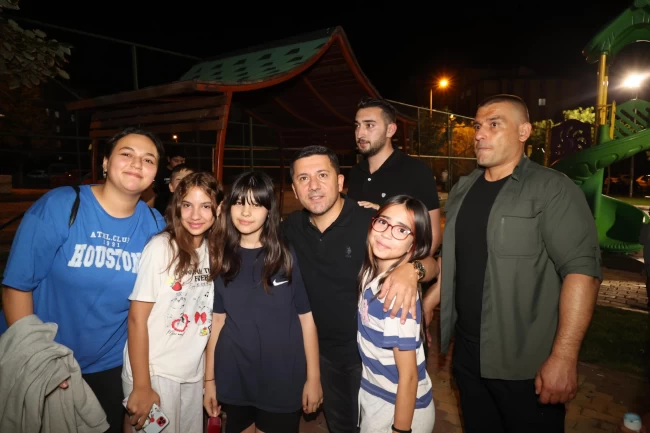 Başkan Arı'ya 2000 Evler Mahallesi'nde sevgi seli