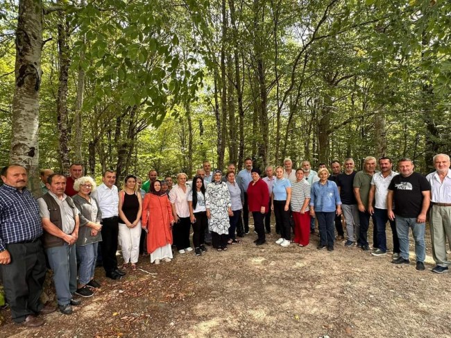 AK partililer piknikte buluştu.