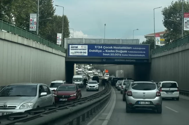 Bursa'da okullar açıldı, trafik durma noktasına geldi